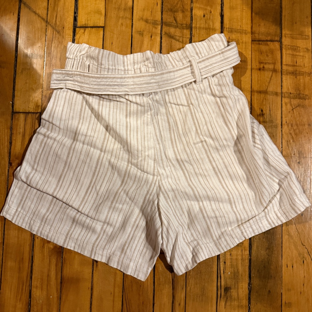 Banana Republic belted shorts - EUC! - Picture 3 of 3